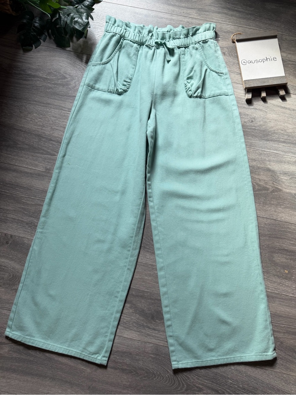 Owillo Girls’ Paperbag Wide Leg Relaxed Fit Twill Pants in Mint Green. Size XL